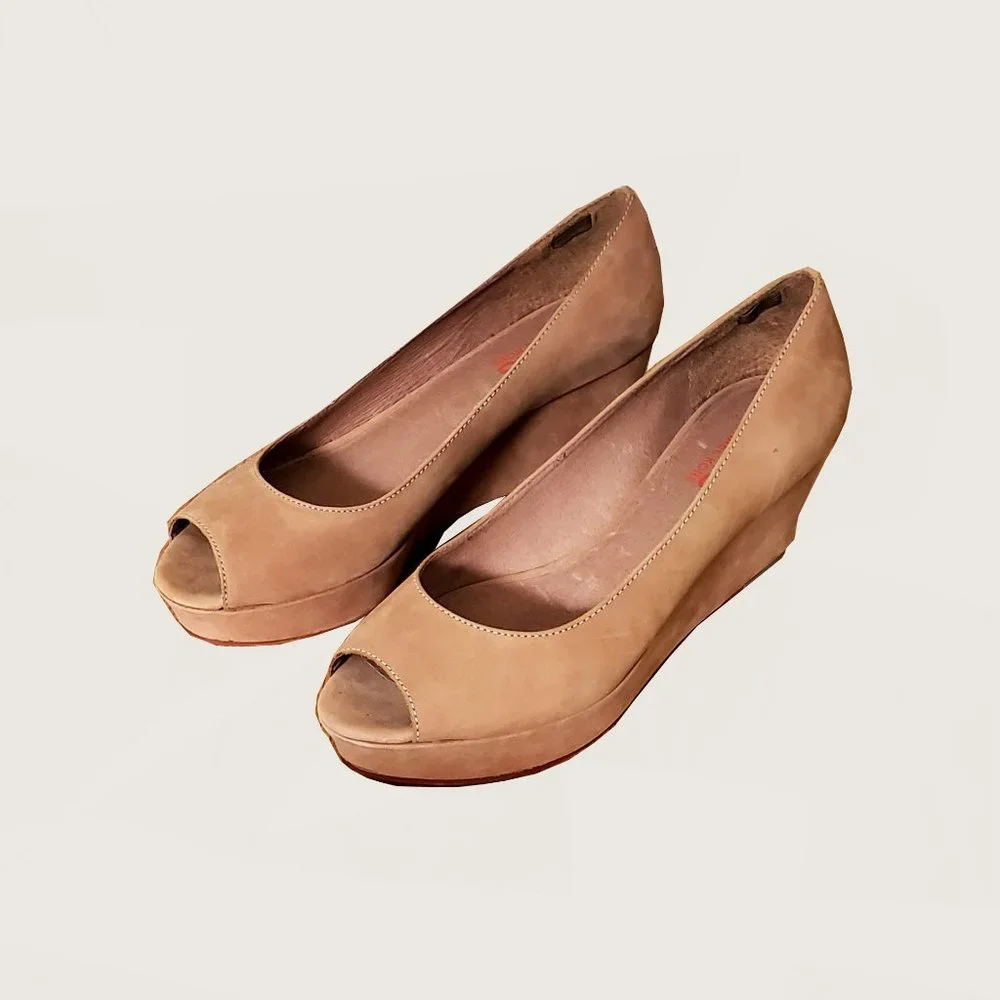 KORS Michael Kors Peep Toe Wedges - Picture 4 of 12
